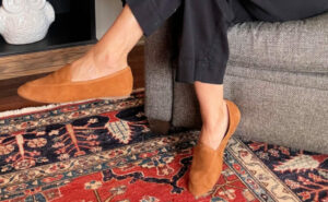 Barking Dog Shoes reviews and recommends the best footwear for people with various foot issues (as well as for women with average feet for whom comfort is a high priority).