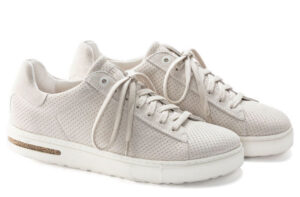 Barking Dog Shoes reviews and recommends the best footwear for people with various foot issues (as well as for women with average feet for whom comfort is a high priority).