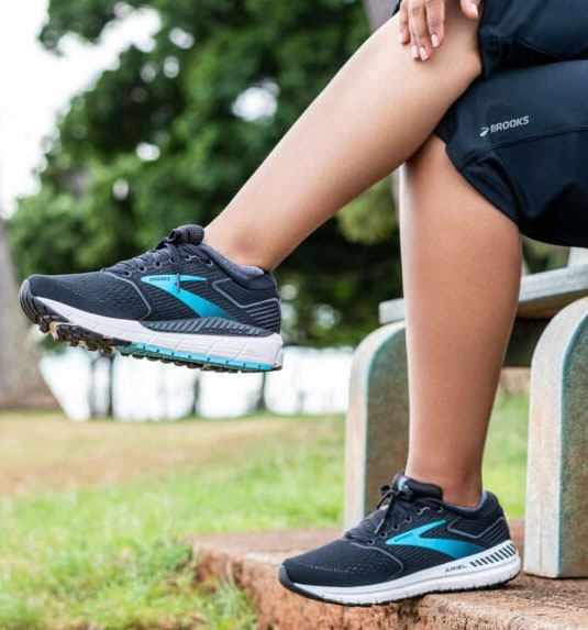 Brooks-Ariel--sneaker-for-flat-feet! Barking Dog Shoes reviews and recommends the best footwear for people with various foot issues (as well as for women with average feet for whom comfort is a high priority).