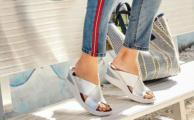 Barking Dog Shoes reviews and recommends the best footwear for people with various foot issues (as well as for women with average feet for whom comfort is a high priority).