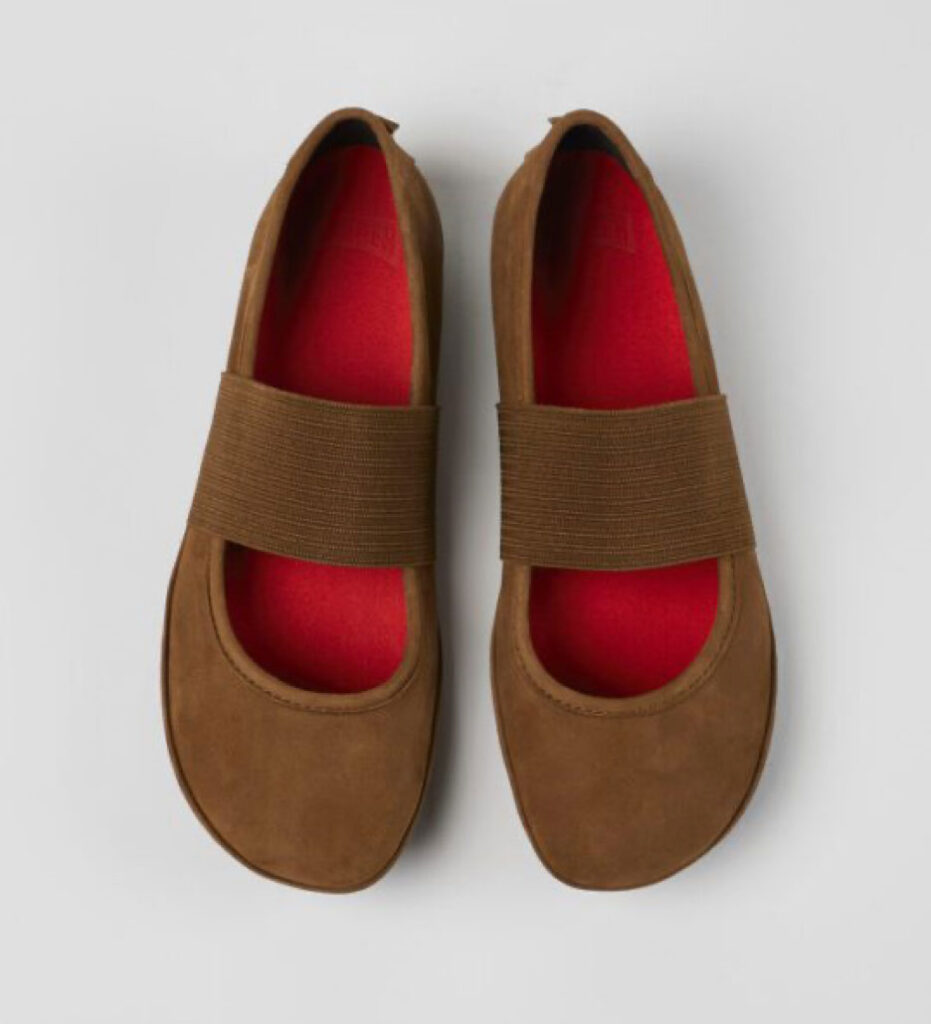 Camper-Right-Nina Barking Dog Shoes reviews and recommends the best footwear for people with various foot issues (as well as for women with average feet for whom comfort is a high priority).