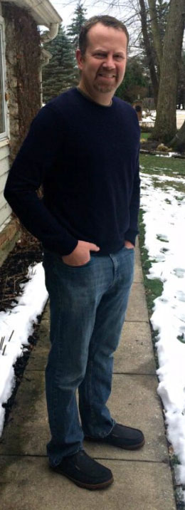 Chris-Borrink-wearing-Olukai-Moloa Barking Dog Shoes reviews and recommends the best footwear for people with various foot issues (as well as for women with average feet for whom comfort is a high priority).