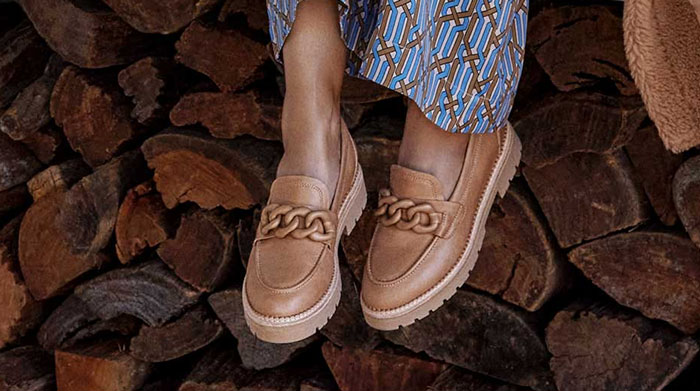 Barking Dog Shoes reviews and recommends the best footwear for people with various foot issues (as well as for women with average feet for whom comfort is a high priority). 8 Fabulous & Foot-Friendly Chunky Loafers 2025