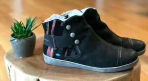 Barking Dog Shoes reviews and recommends the best footwear for people with various foot issues (as well as for women with average feet for whom comfort is a high priority).