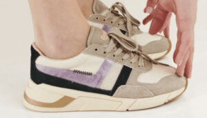 Barking Dog Shoes reviews and recommends the best footwear for people with various foot issues (as well as for women with average feet for whom comfort is a high priority).