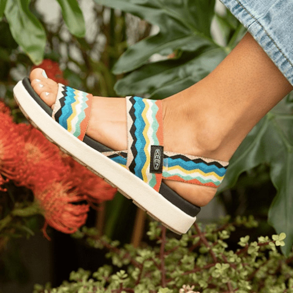 Barking Dog Shoes reviews and recommends the best footwear for people with various foot issues (as well as for women with average feet for whom comfort is a high priority).