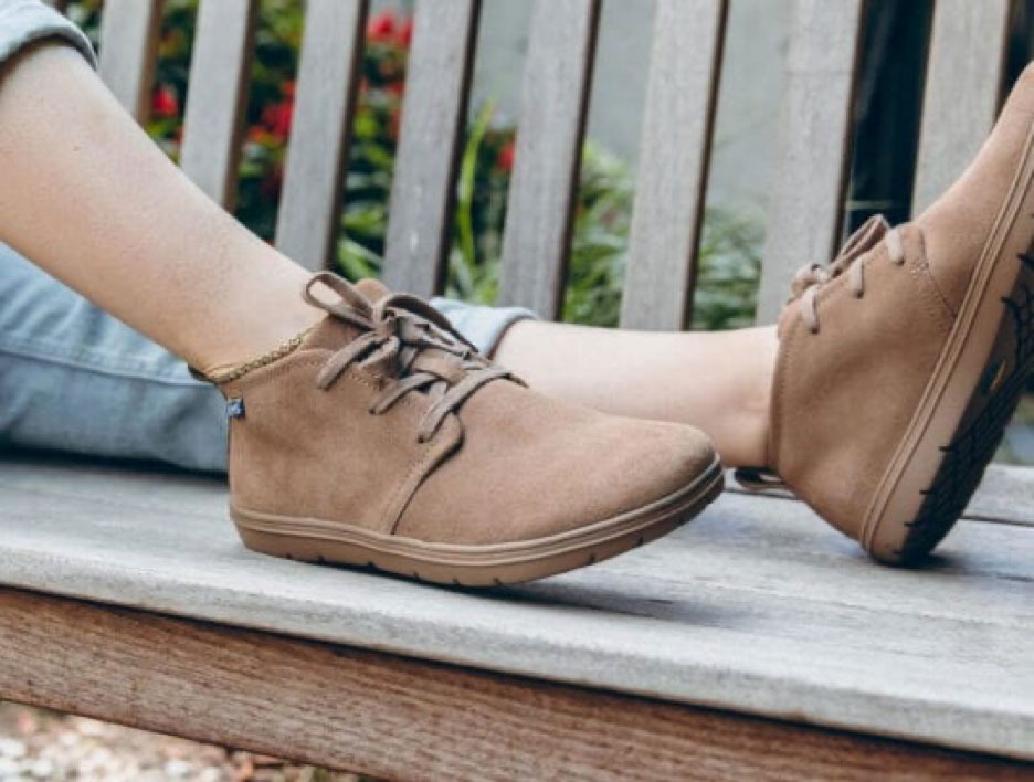 Barking Dog Shoes reviews and recommends the best footwear for people with various foot issues (as well as for women with average feet for whom comfort is a high priority).