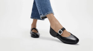 Barking Dog Shoes reviews and recommends the best footwear for people with various foot issues (as well as for women with average feet for whom comfort is a high priority).