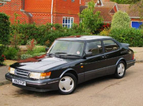 Saab-900-Turbo Barking Dog Shoes reviews and recommends the best footwear for people with various foot issues (as well as for women with average feet for whom comfort is a high priority).