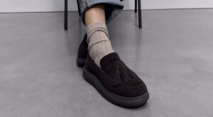 Barking Dog Shoes reviews and recommends the best footwear for people with various foot issues (as well as for women with average feet for whom comfort is a high priority).