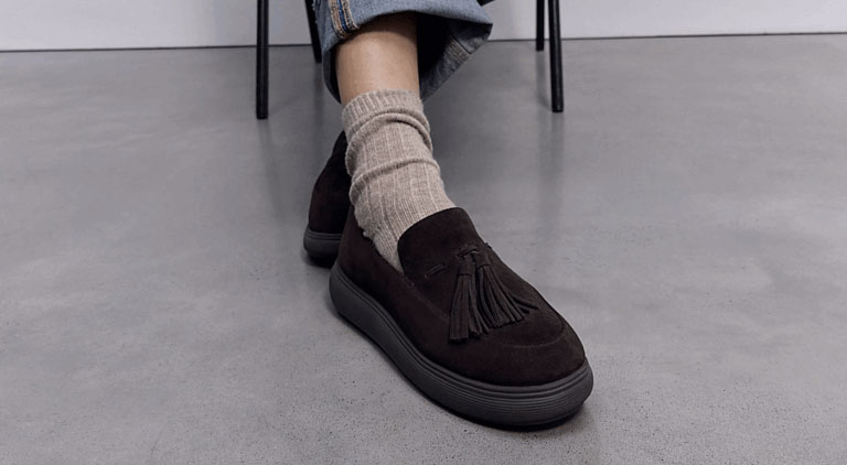 Barking Dog Shoes reviews and recommends the best footwear for people with various foot issues (as well as for women with average feet for whom comfort is a high priority).