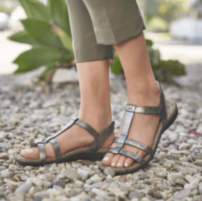 Taos-Trophy-2 Barking Dog Shoes reviews and recommends the best footwear for people with various foot issues (as well as for women with average feet for whom comfort is a high priority).