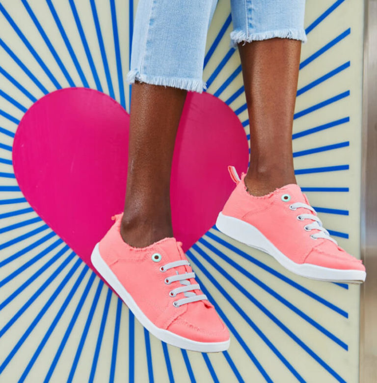 Barking Dog Shoes reviews and recommends the best footwear for people with various foot issues (as well as for women with average feet for whom comfort is a high priority).