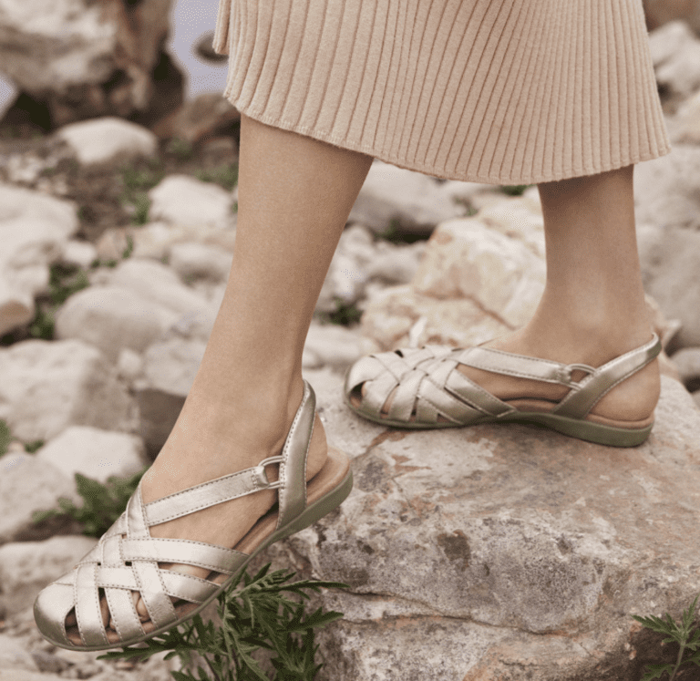 Barking Dog Shoes reviews and recommends the best footwear for people with various foot issues (as well as for women with average feet for whom comfort is a high priority).