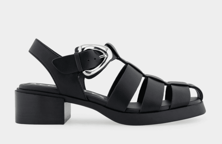 Barking Dog Shoes reviews and recommends the best footwear for people with various foot issues (as well as for women with average feet for whom comfort is a high priority).