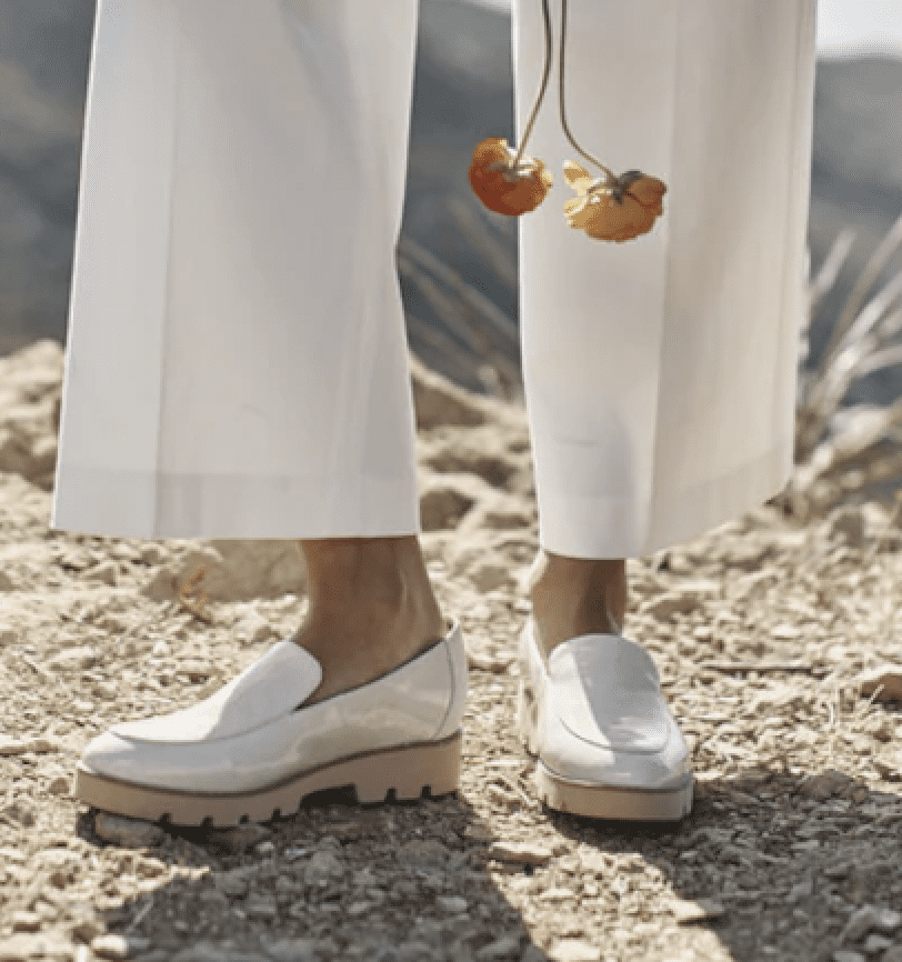 Barking Dog Shoes reviews and recommends the best footwear for people with various foot issues (as well as for women with average feet for whom comfort is a high priority).