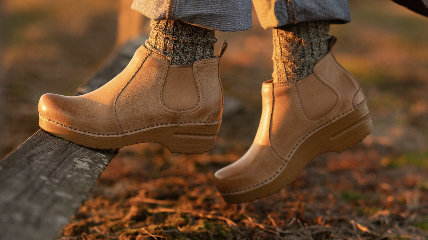 Barking Dog Shoes reviews and recommends the best footwear for people with various foot issues (as well as for women with average feet for whom comfort is a high priority).