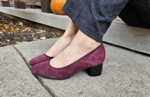 Barking Dog Shoes reviews and recommends the best footwear for people with various foot issues (as well as for women with average feet for whom comfort is a high priority).