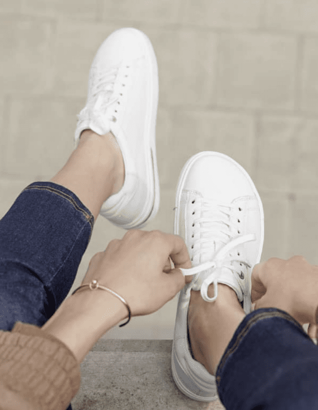 Barking Dog Shoes reviews and recommends the best footwear for people with various foot issues (as well as for women with average feet for whom comfort is a high priority).