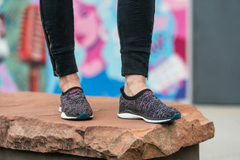 Barking Dog Shoes reviews and recommends the best footwear for people with various foot issues (as well as for women with average feet for whom comfort is a high priority).