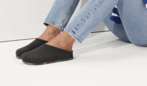 Barking Dog Shoes reviews and recommends the best footwear for people with various foot issues (as well as for women with average feet for whom comfort is a high priority).