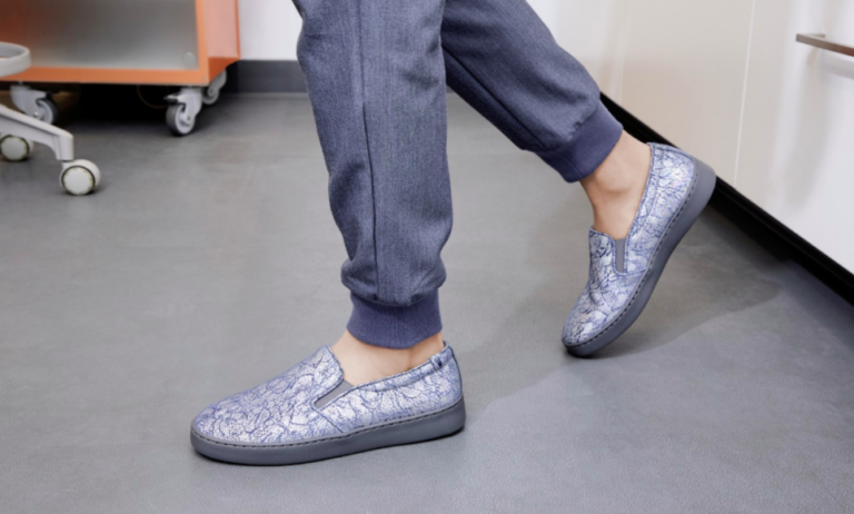 Barking Dog Shoes reviews and recommends the best footwear for people with various foot issues (as well as for women with average feet for whom comfort is a high priority).